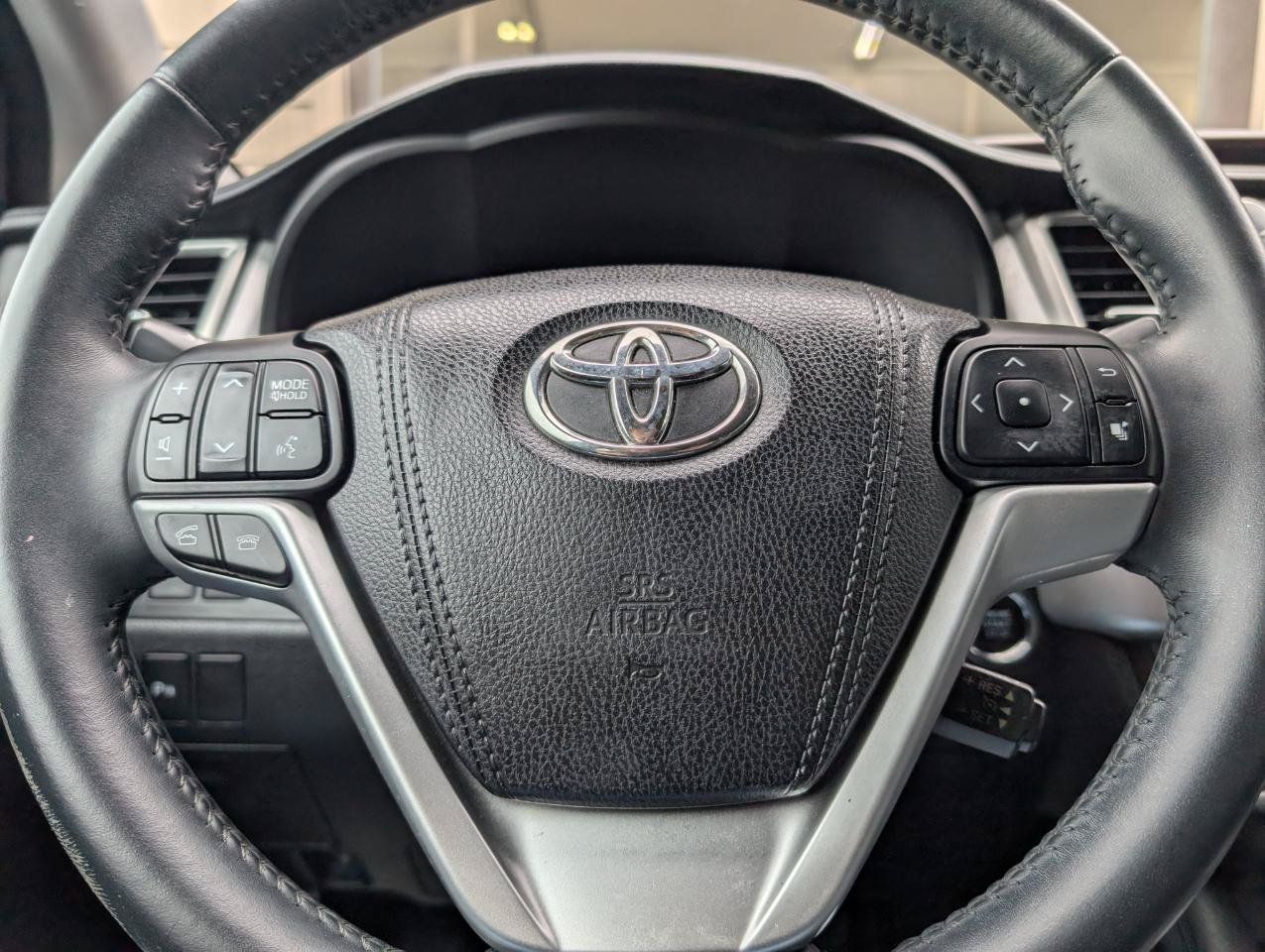 Used 2016 Toyota Highlander Limited FWD image 14