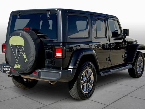Used 2019 Jeep Wrangler Unlimited Sahara image 12