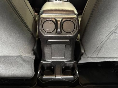 Used 2020 Jeep Wrangler Sport AWD/4WD image 39