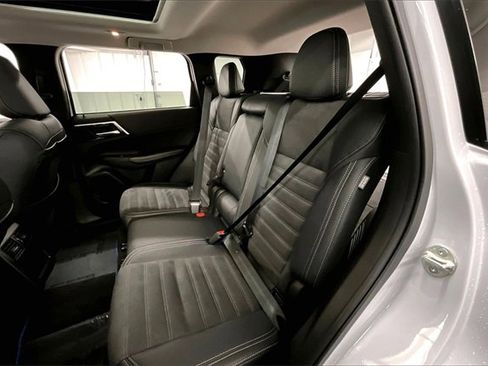 Used 2024 Mitsubishi Outlander SE image 22