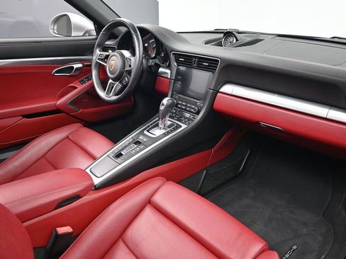 Certified 2019 Porsche 911 Targa 4S AWD/4WD image 12