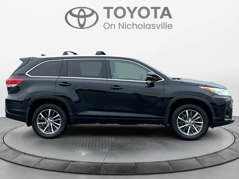 Used 2017 Toyota Highlander XLE AWD/4WD image 7