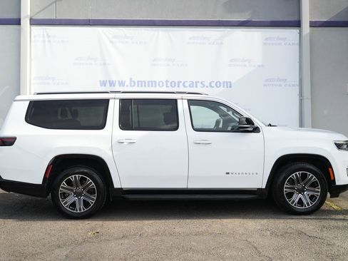 Used 2023 Jeep Wagoneer L Series II image 7