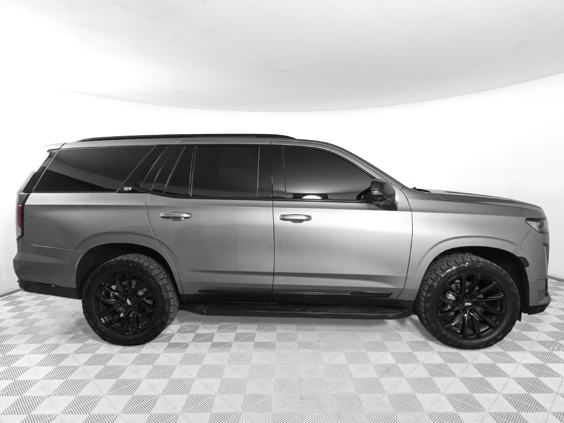 Used 2023 Cadillac Escalade Sport w/ LPO, ONYX Package AWD/4WD image 4
