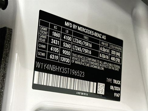 Used 2025 Mercedes-Benz Sprinter 2500 image 27