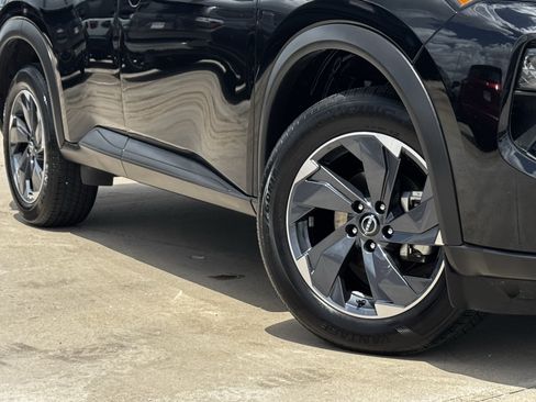 Used 2024 Nissan Rogue SV FWD image 12