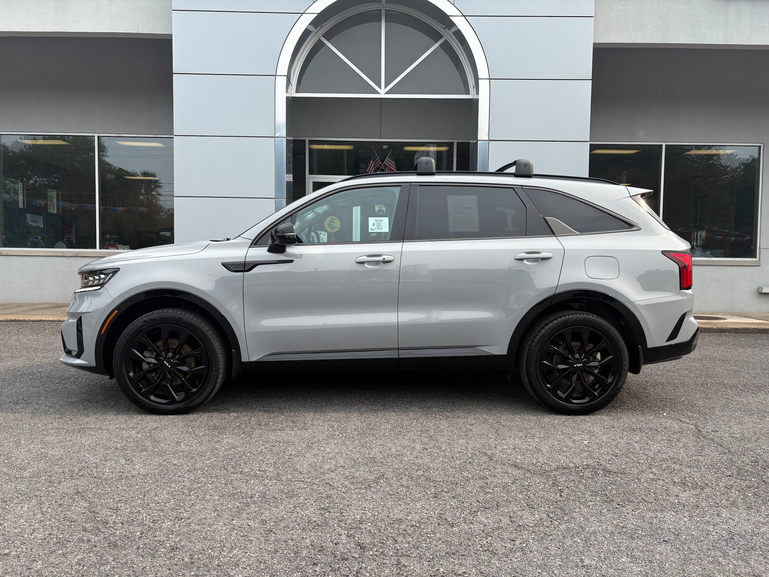 Used 2023 Kia Sorento SX AWD/4WD image 2