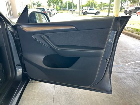 Used 2023 Tesla Model Y Long Range AWD/4WD image 32