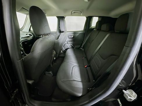 Used 2021 Jeep Renegade Latitude image 28