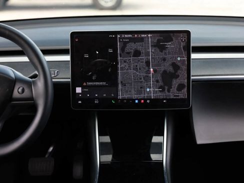 Used 2021 Tesla Model Y 2WD image 39