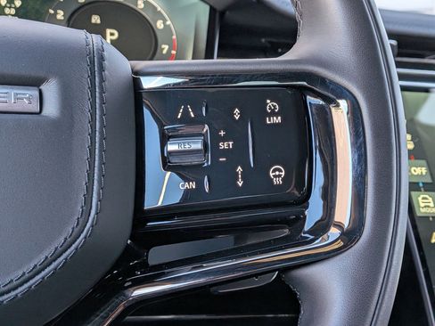 Used 2025 Land Rover Range Rover Sport Dynamic SE image 16