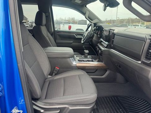 Used 2025 Chevrolet Silverado 1500 LT w/ Convenience Package II image 17