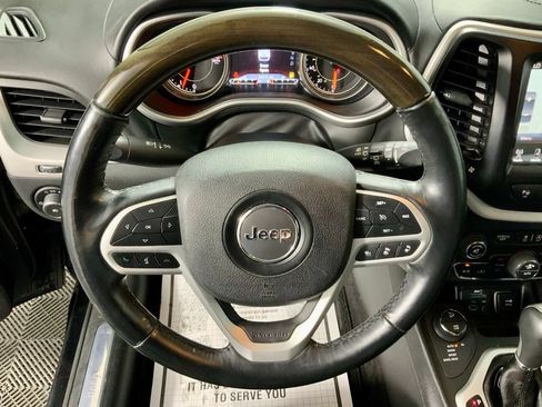 Used 2018 Jeep Cherokee Overland w/ Technology Group AWD/4WD image 23