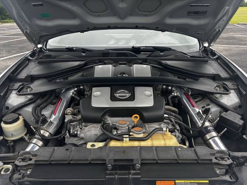 Used 2018 Nissan 370Z Coupe RWD image 10