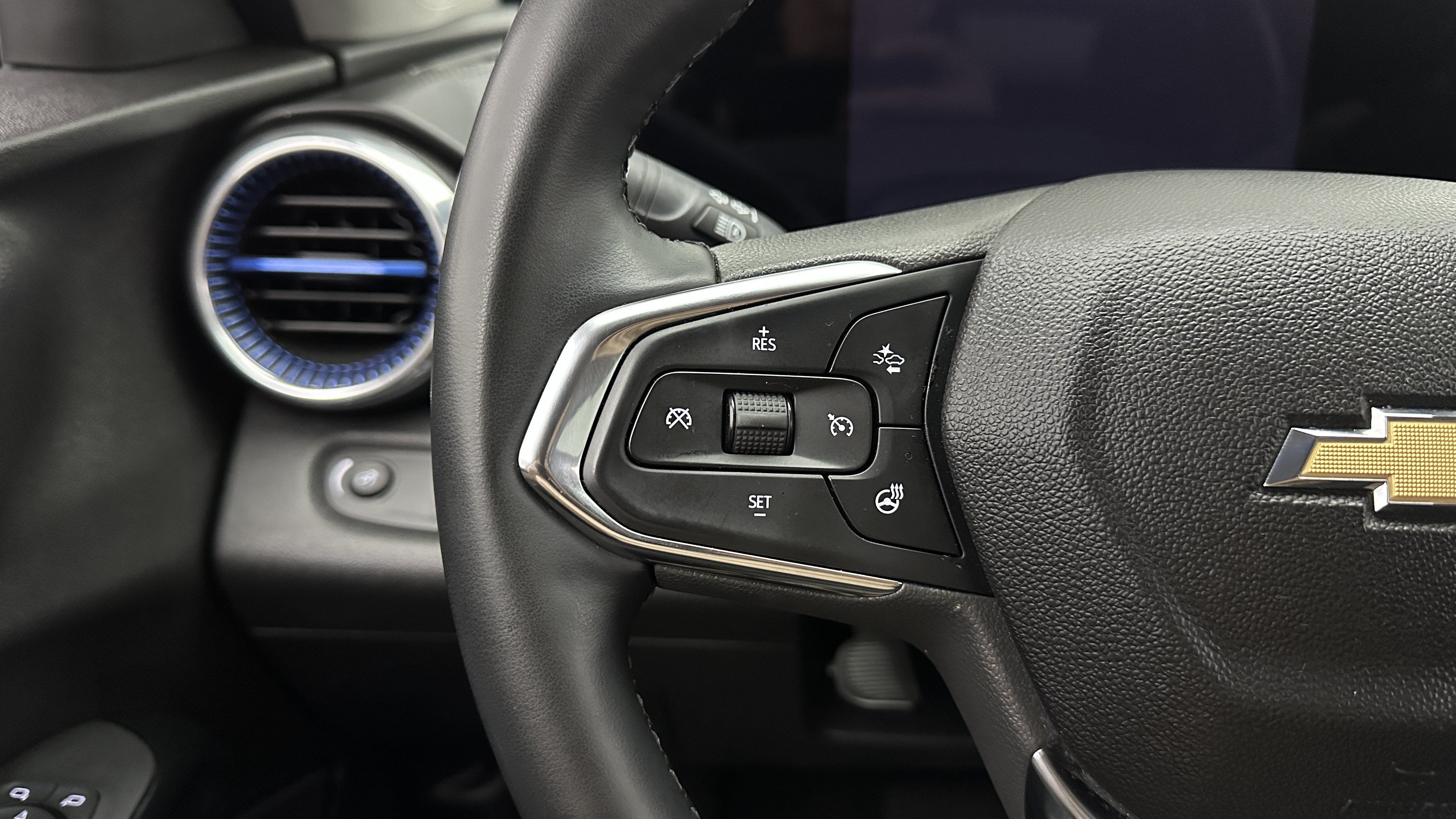 Used 2025 Chevrolet Trax LT w/ LT Convenience Package FWD image 22