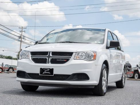 Used 2018 Dodge Grand Caravan SE w/ UConnect Hands-Free Group FWD image 6