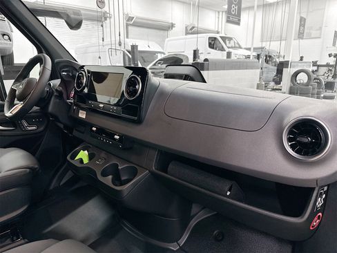 New 2025 Mercedes-Benz Sprinter 2500 image 27