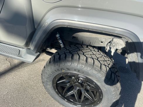 Used 2021 Jeep Gladiator Overland w/ Popular Equipment Package image 9