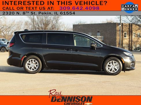 Used 2023 Chrysler Pacifica Touring-L image 8
