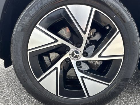 Used 2024 Mercedes-Benz GLC 300 4MATIC image 12