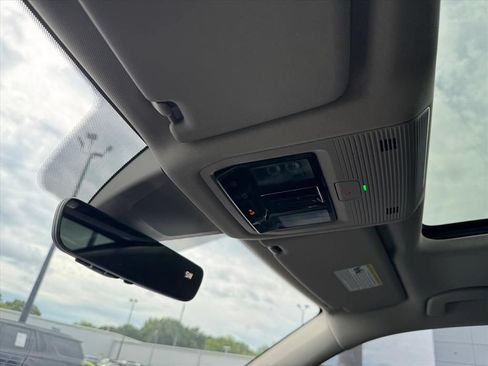 Used 2025 Volkswagen Atlas SE FWD image 26