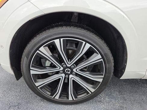 Used 2023 Volvo XC60 B5 Ultimate w/ Climate Package FWD image 11