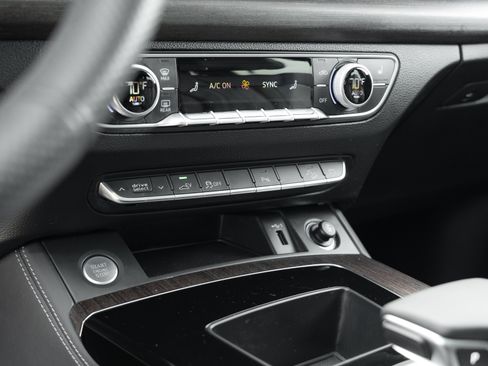 Certified 2025 Audi Q5 e Premium Plus w/ Premium Plus Package AWD/4WD image 16
