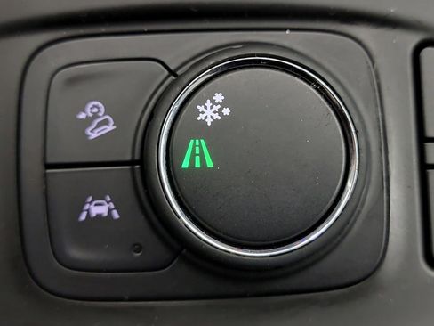 Used 2023 GMC Terrain SLT image 27