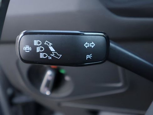 Used 2022 Volkswagen Tiguan SE w/ Panoramic Sunroof Package image 36