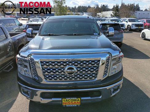 Used 2017 Nissan Titan SL image 2
