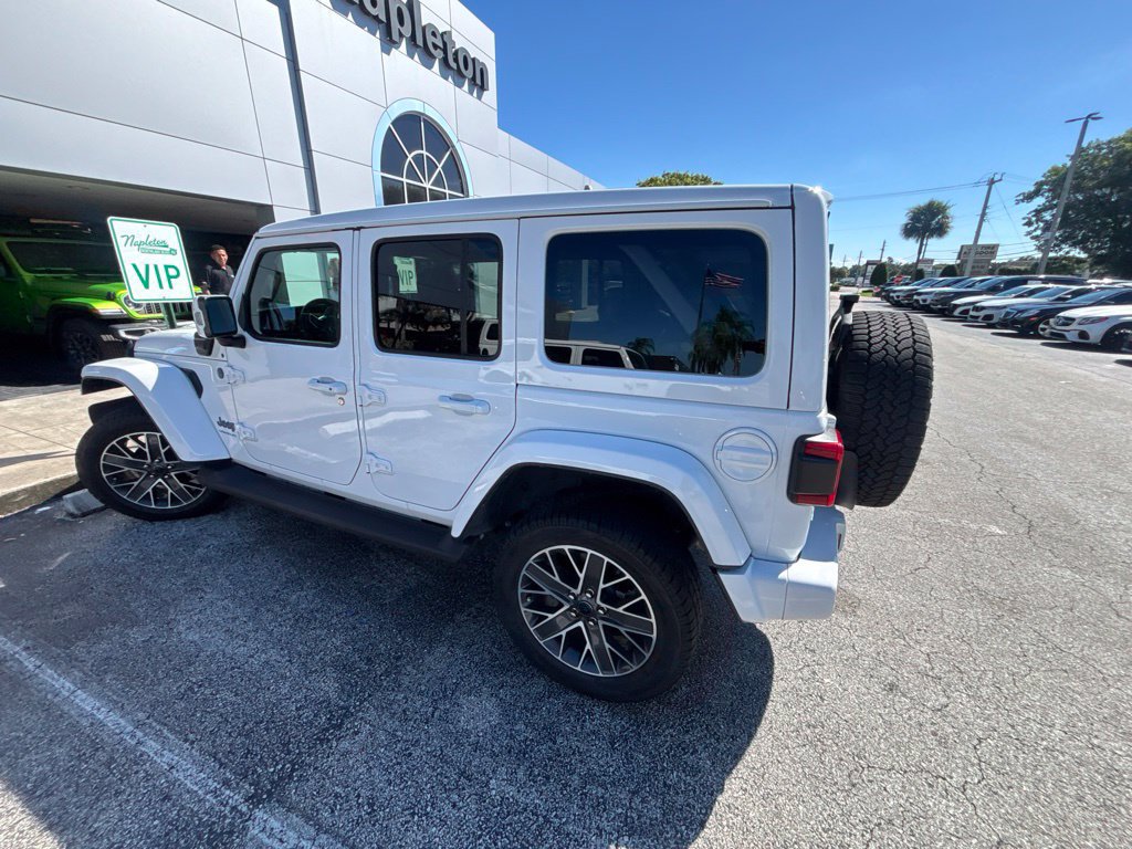 Used 2024 Jeep Wrangler High Altitude AWD/4WD image 18