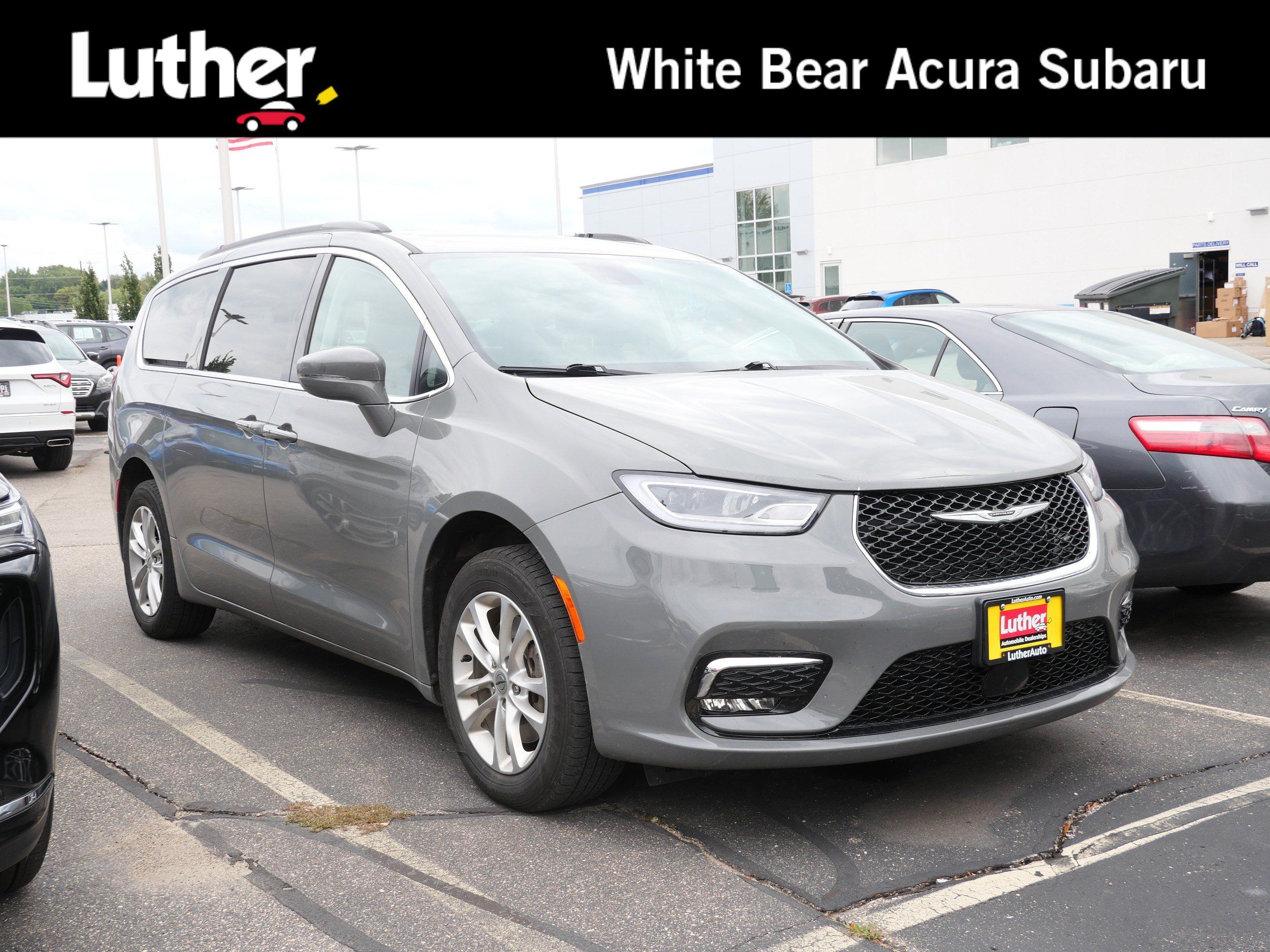 Used 2021 Chrysler Pacifica Touring AWD/4WD image 1