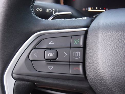 New 2025 Jeep Grand Cherokee Altitude image 30