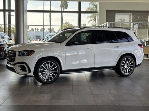 New 2026 Mercedes-Benz GLS 580 4MATIC image 9