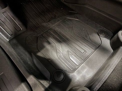 Used 2023 GMC Terrain SLE w/ Driver Convenience Package image 17