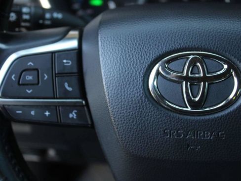 Used 2020 Toyota Highlander XLE FWD image 29