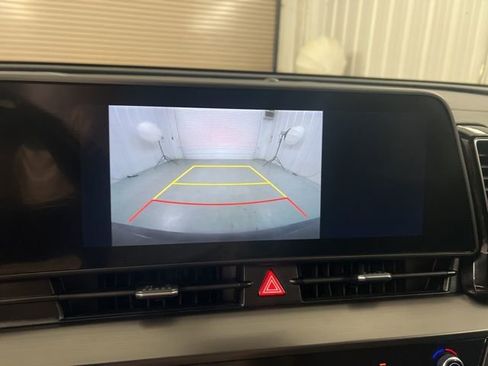 Used 2025 Kia Sportage EX image 32