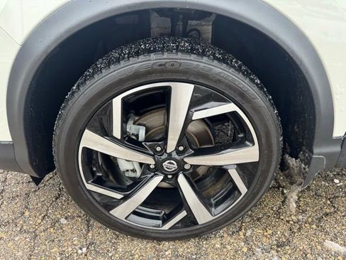 Used 2022 Nissan Rogue Sport SL w/ Premium Package image 31