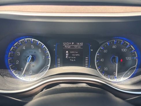 Used 2023 Chrysler Voyager LX FWD image 35