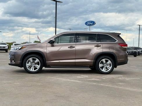 Used 2019 Toyota Highlander Limited FWD image 5