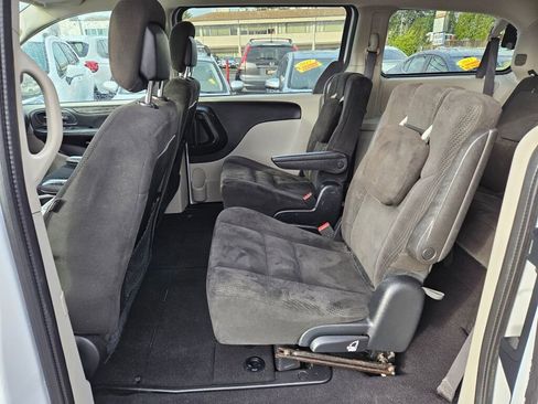 Used 2016 Dodge Grand Caravan SXT w/ Rear Park Assist Package image 13