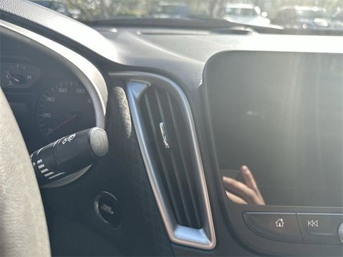 Used 2024 Chevrolet Malibu LT image 32