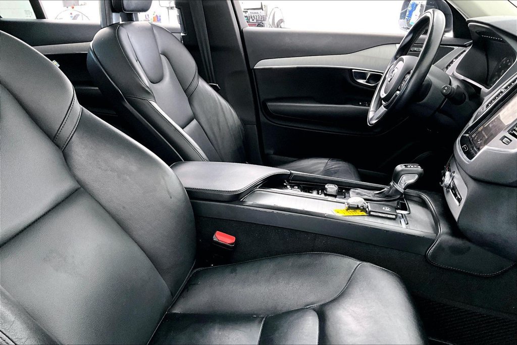 Used 2021 Volvo XC90 T5 Momentum w/ Climate Package FWD image 8