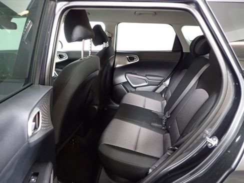 Used 2025 Kia Soul LX w/ LX Technology Package FWD image 28