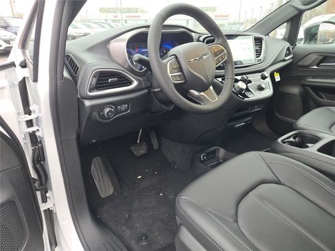 New 2026 Chrysler Pacifica Select image 25