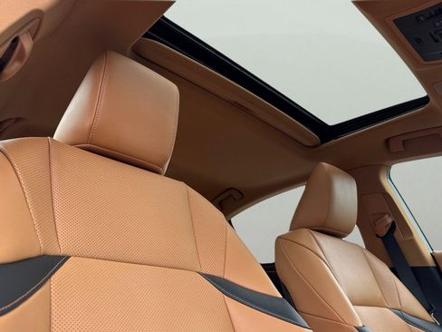 Used 2025 Lexus ES 300h w/ Premium Package image 18