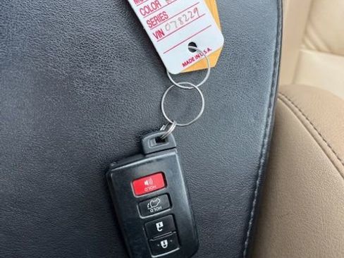 Used 2013 Toyota RAV4 Limited image 45