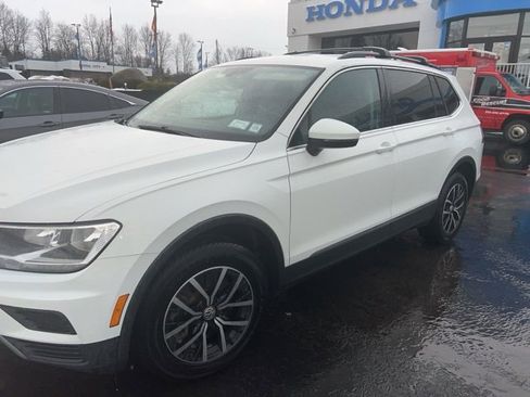 Used 2021 Volkswagen Tiguan SE R-Line image 2