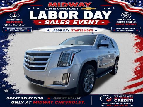 Certified 2018 Cadillac Escalade Luxury AWD/4WD image 1