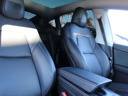 Used 2024 Tesla Model Y Long Range image 14